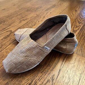 Women’s TOMS Classic Slip-On Shoes Taupe Beige Size 7.5